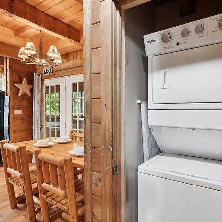 A Charming Cabin, Pool, Firepit, Hot Tub-Jacuzzi Гатлинбург Экстерьер фото
