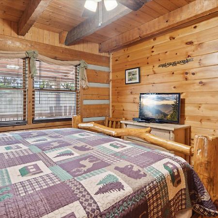 A Charming Cabin, Pool, Firepit, Hot Tub-Jacuzzi Гатлинбург Экстерьер фото
