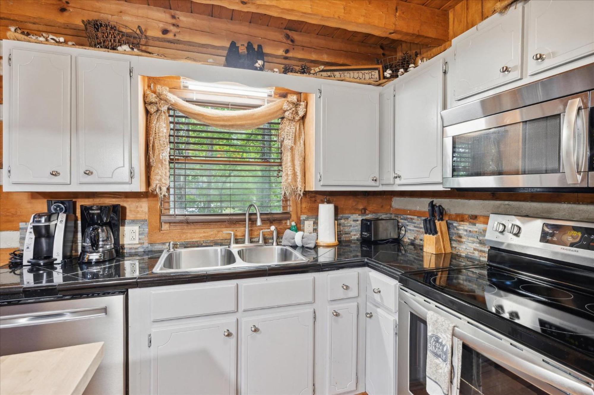 A Charming Cabin, Pool, Firepit, Hot Tub-Jacuzzi Гатлинбург Экстерьер фото
