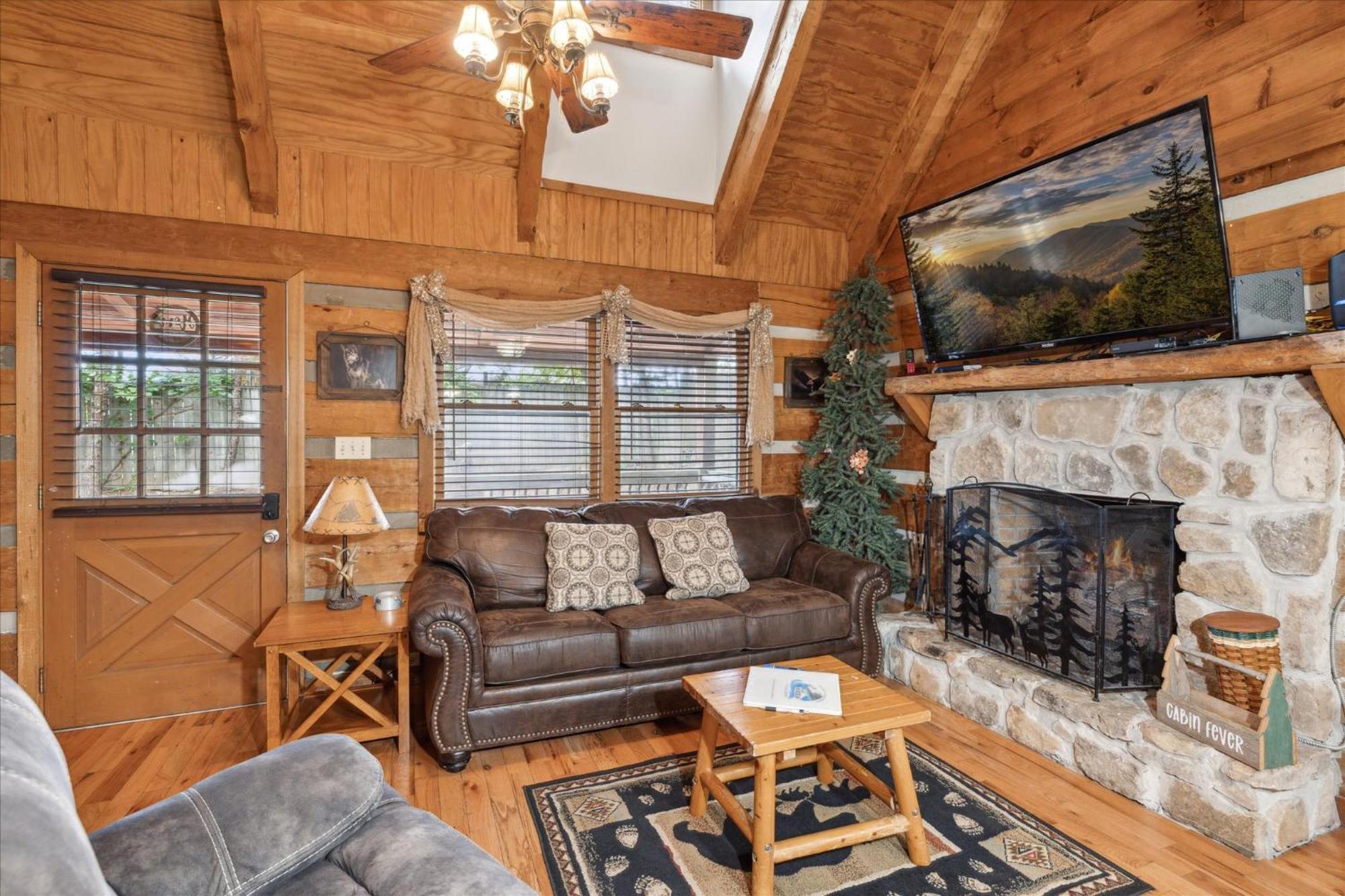 A Charming Cabin, Pool, Firepit, Hot Tub-Jacuzzi Гатлинбург Экстерьер фото